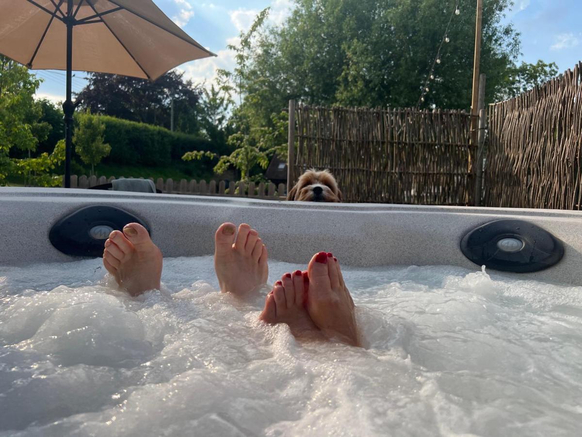 Shepherds Hut With Hot Tub Wells Buitenkant foto